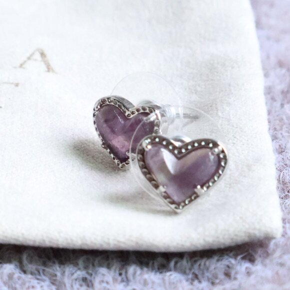 New. Kendra Scott Ari Heart Silver Amethyst Stud Earrings - Picture 2 of 2